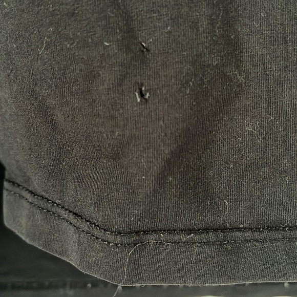 Guess T-shirt Size M❤️‍🔥❤️‍🔥 - Picture 2 of 5